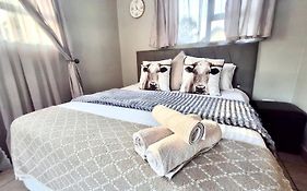 Or Tambo Stay Unit 3